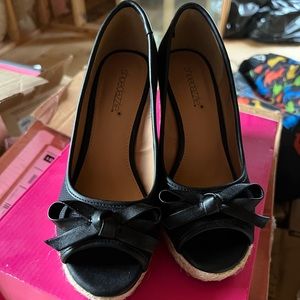 Shoedazzle Beth (Black) size 6